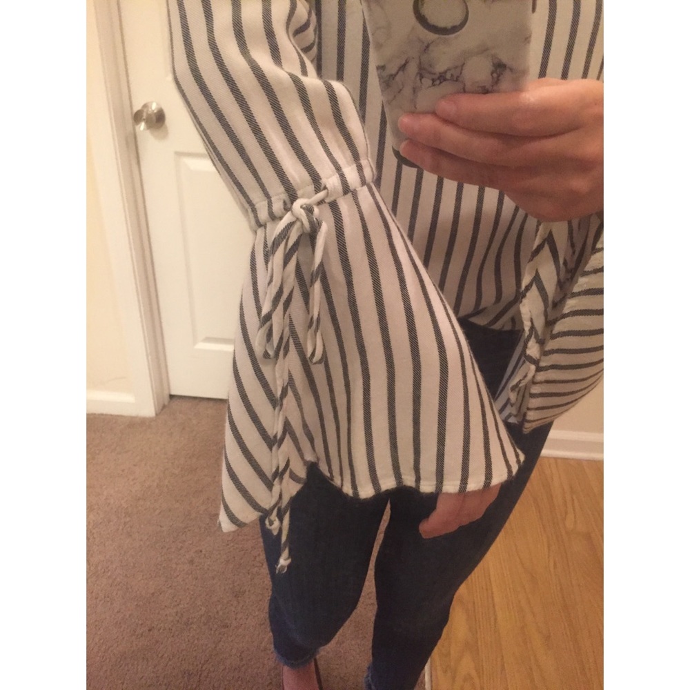 Anthropologie Cloth & Stone Bell Sleeve Blouse - Picture 5 of 6